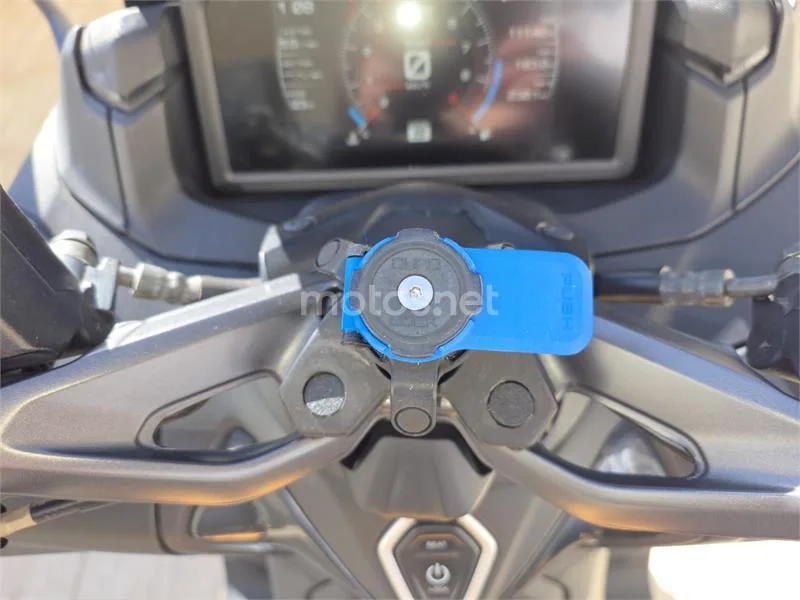 Yamaha TMAX – Vista 12