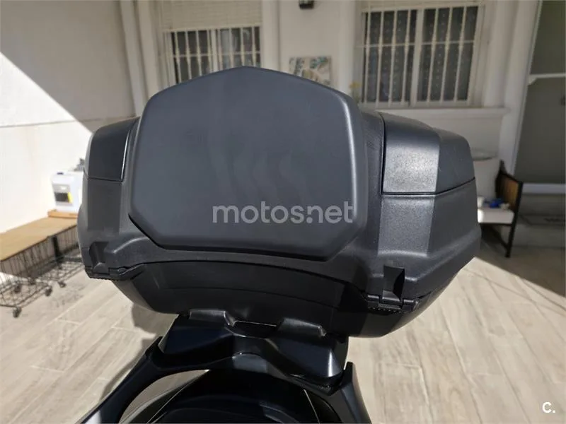 Yamaha TMAX – Vista 15