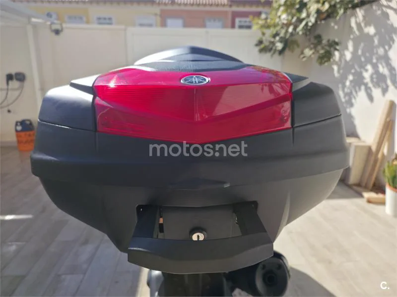 Yamaha TMAX – Vista 16