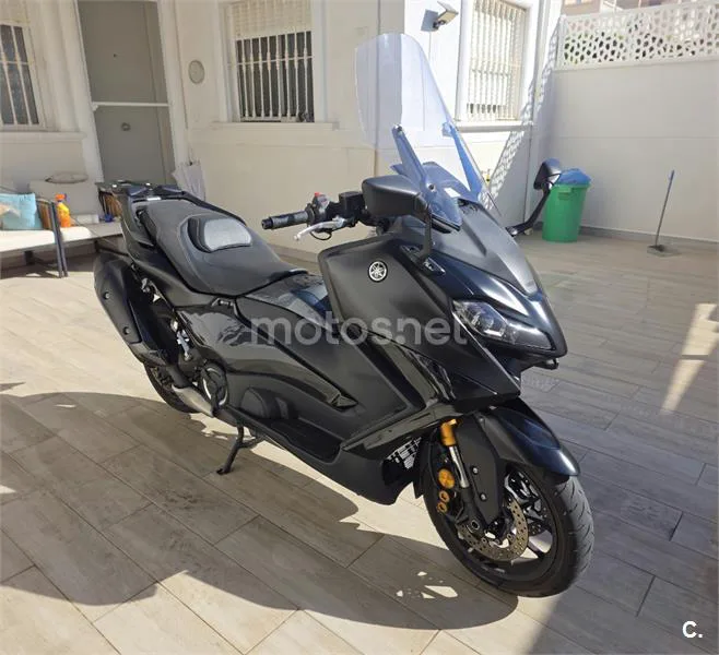 Yamaha TMAX – Vista 4