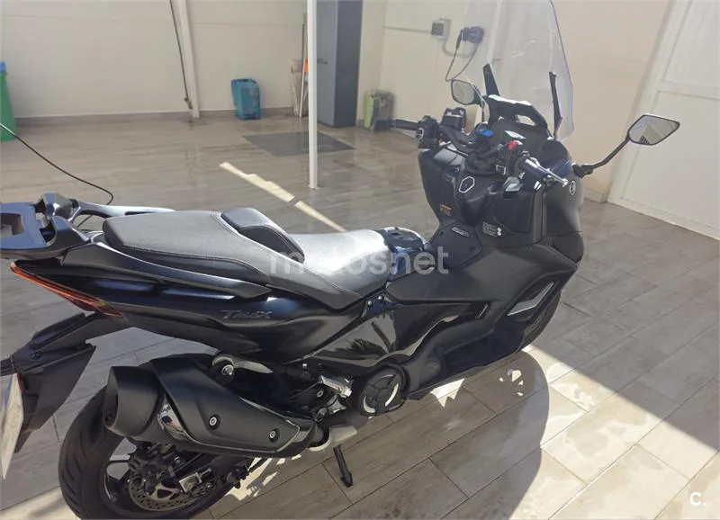 Yamaha TMAX – Vista 6