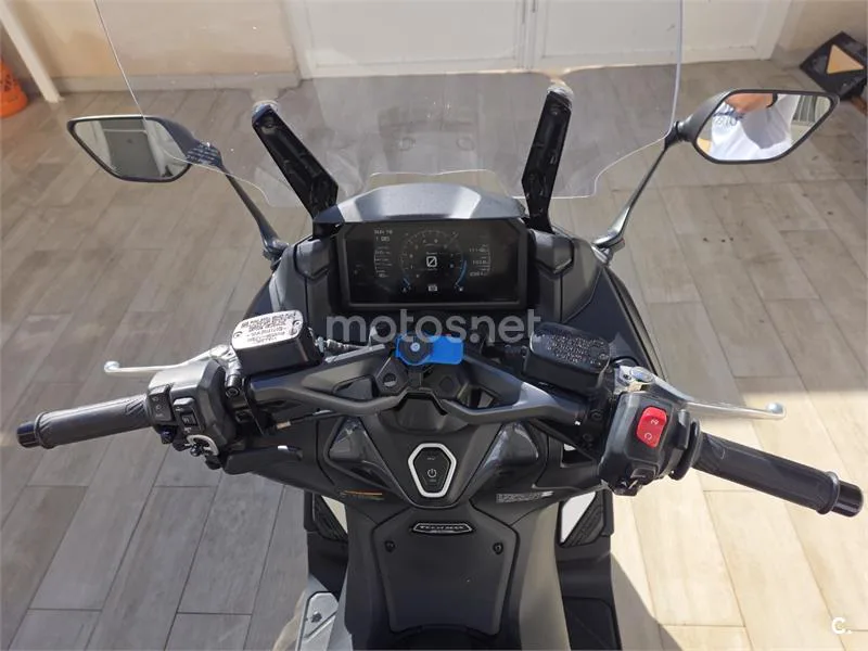 Yamaha TMAX – Vista 7