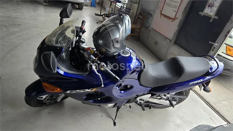 Suzuki GSX 750 F – Vista 4