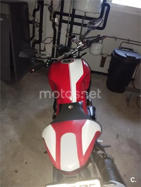 Ducati Monster 821 – Vista 2
