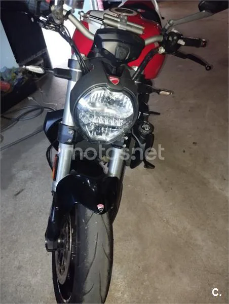 Ducati Monster 821 – Vista 3
