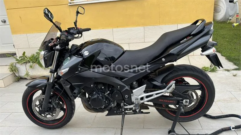 Suzuki GSR 600 – Vista 2