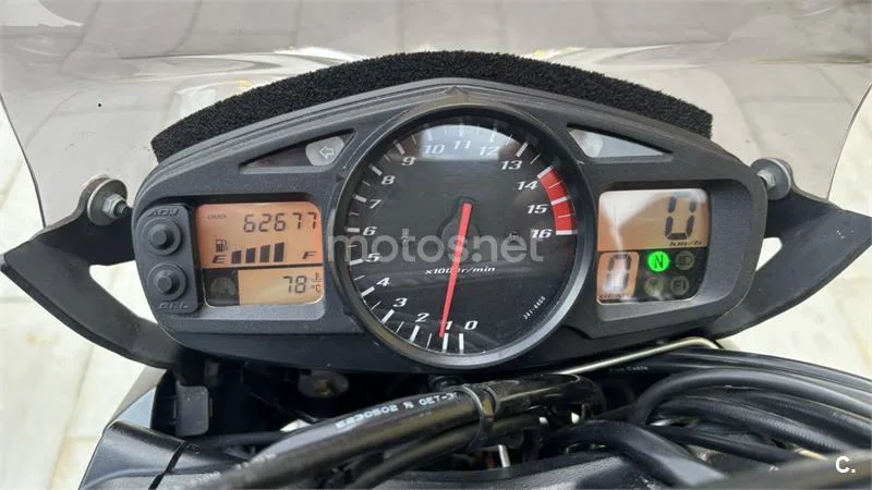 Suzuki GSR 600 – Vista 11