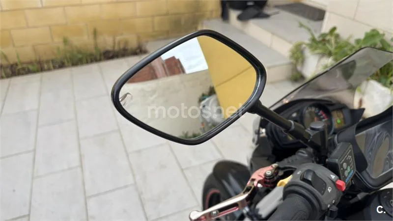 Suzuki GSR 600 – Vista 16