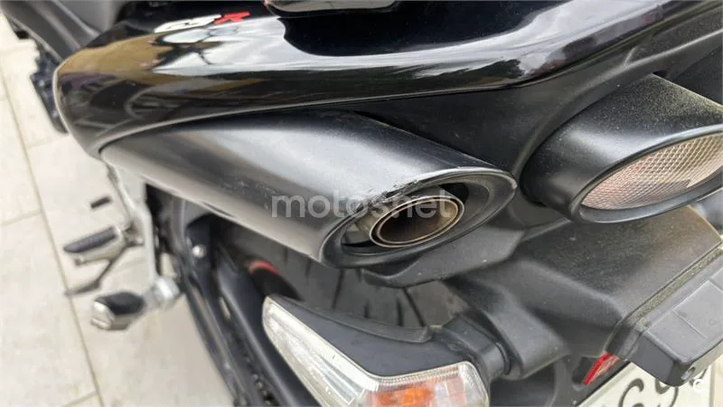 Suzuki GSR 600 – Vista 18