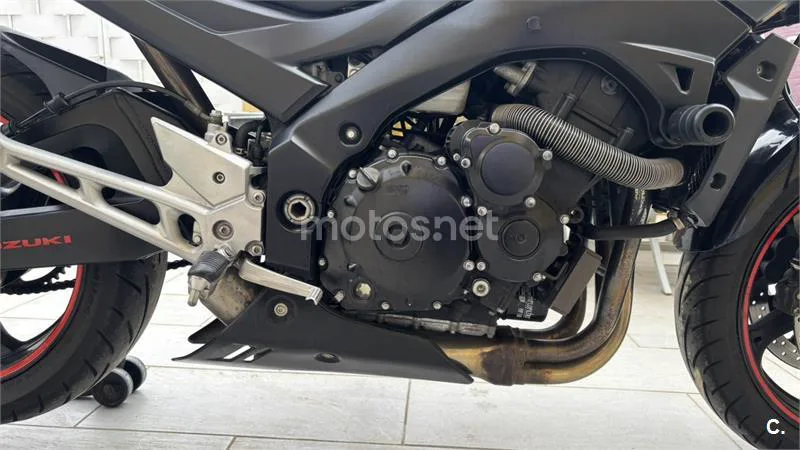 Suzuki GSR 600 – Vista 19