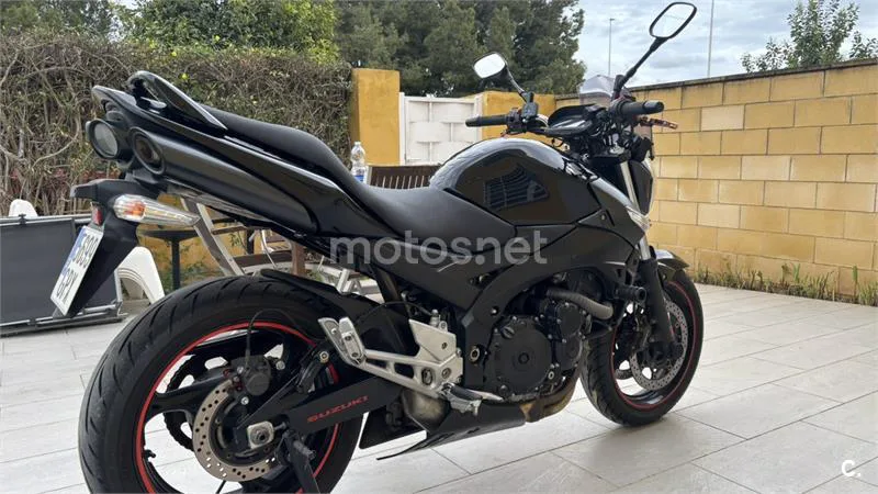 Suzuki GSR 600 – Vista 3