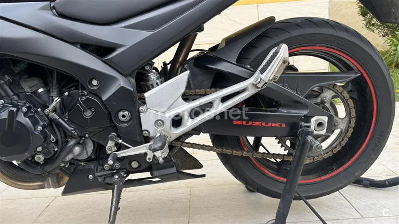 Suzuki GSR 600 – Vista 22