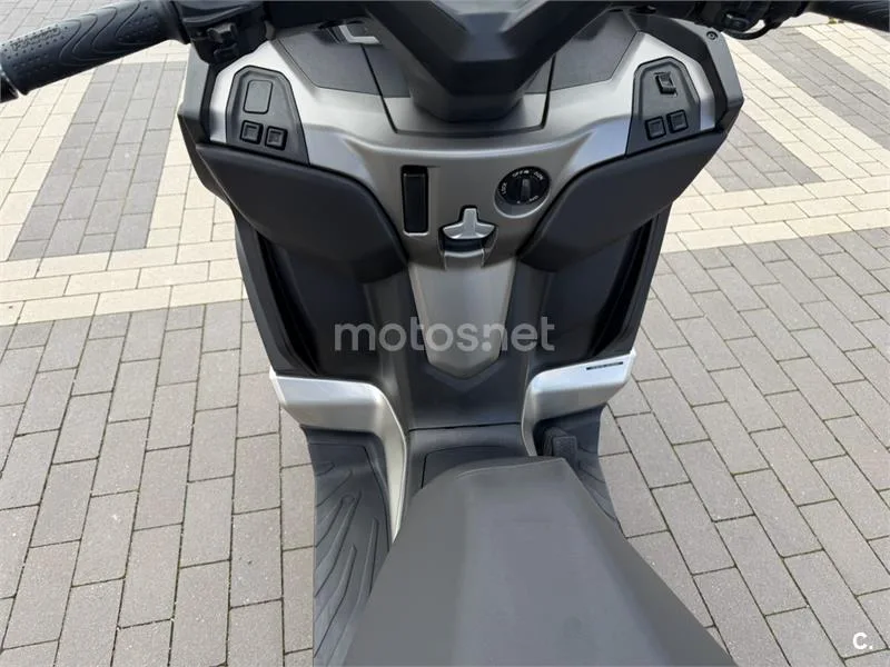 Piaggio MP3 400 – Vista 4