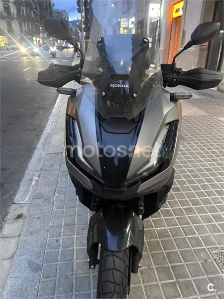 Honda ADV 350 – Vista 4