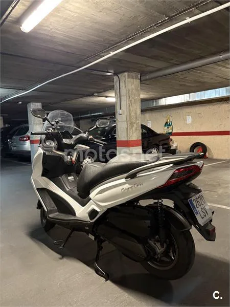 Kymco Grand Dink 300 – Vista 11