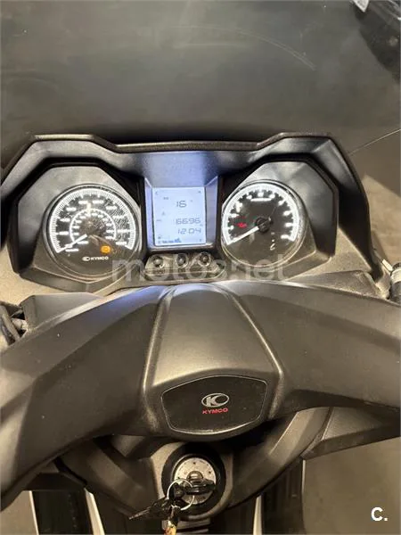 Kymco Grand Dink 300 – Vista 6