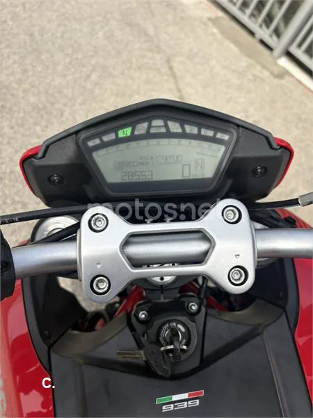 Ducati Hyperstrada 939 – Vista 3