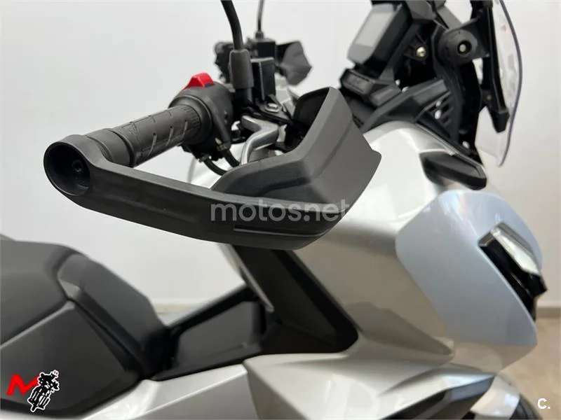 Honda ADV 350 – Vista 9