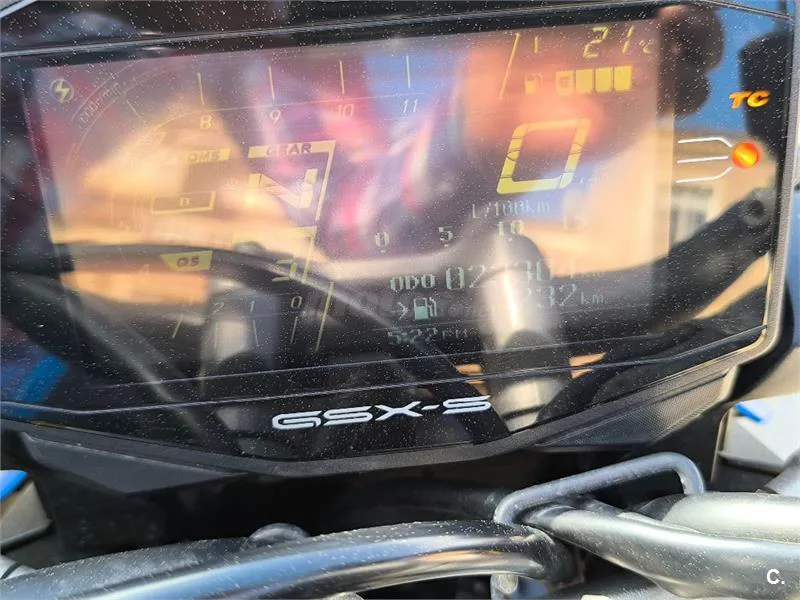 Suzuki GSX-S – Vista 7