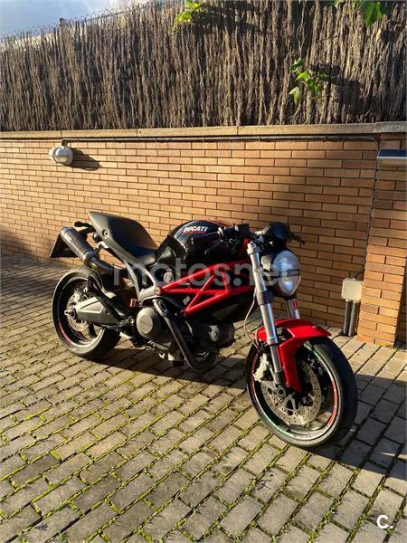 Ducati Monster 696 – Vista 3