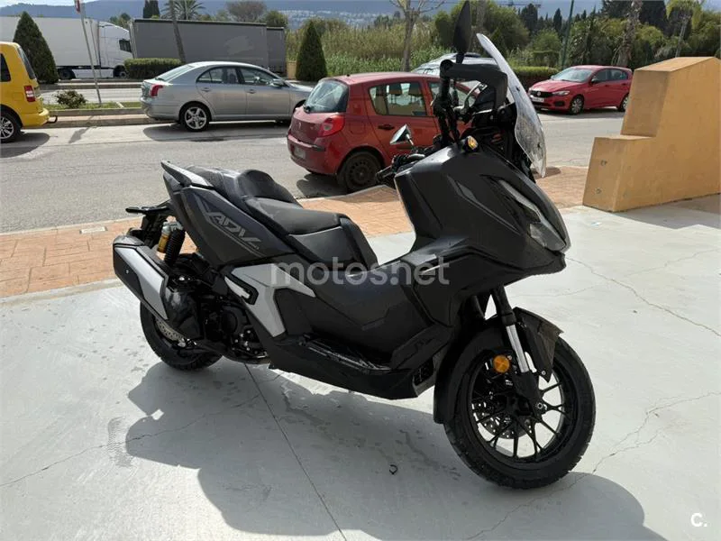 Honda ADV 350 – Vista 2