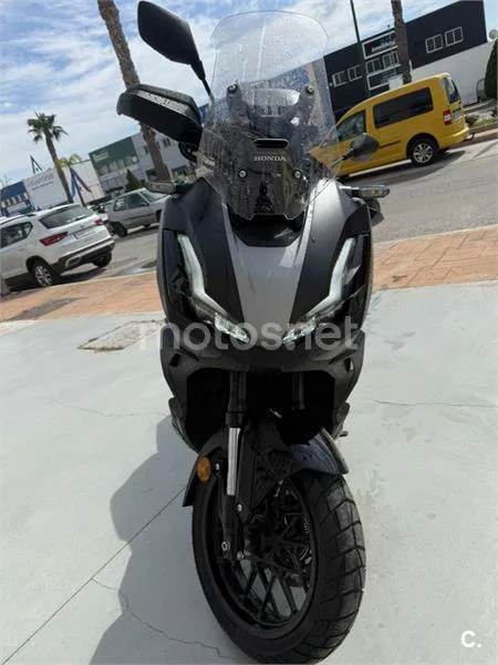 Honda ADV 350 – Vista 3