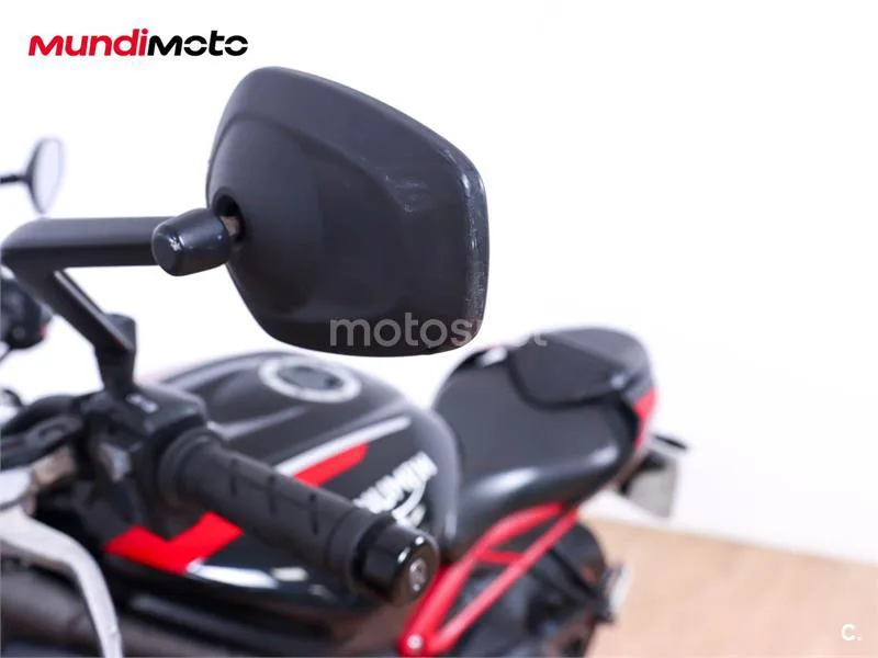 Triumph Street Triple – Vista 15