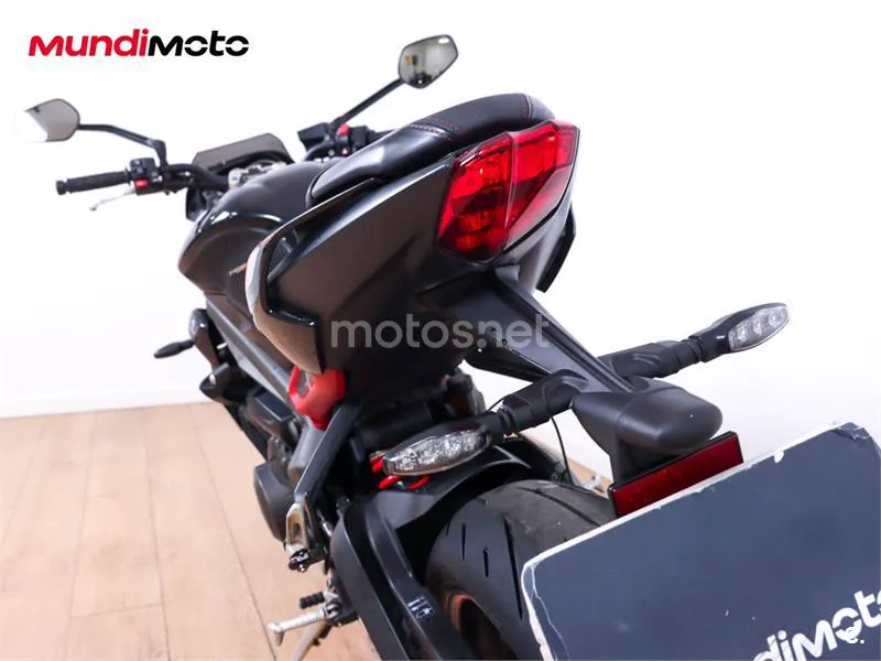 Triumph Street Triple – Vista 9