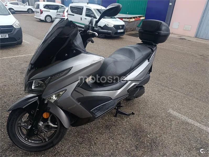 Kymco Grand Dink 300 – Vista 4