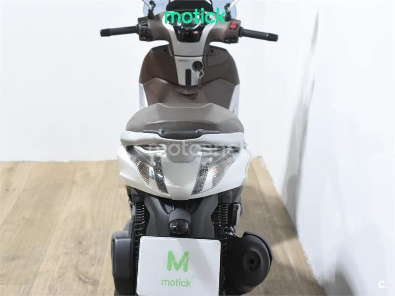 Piaggio Beverly 300 – Vista 6