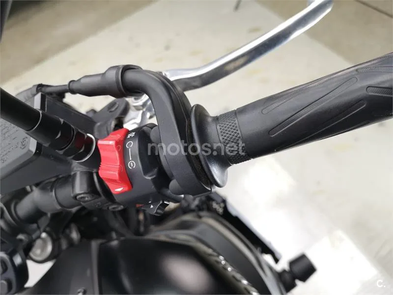 Yamaha XSR 700 – Vista 9