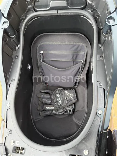 Yamaha TMAX – Vista 18