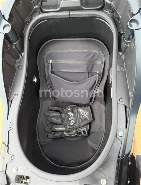 Yamaha TMAX – Vista 25