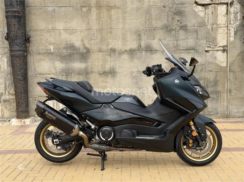 Yamaha TMAX – Vista 30