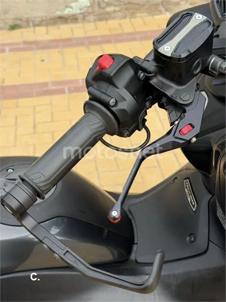 Yamaha TMAX – Vista 5