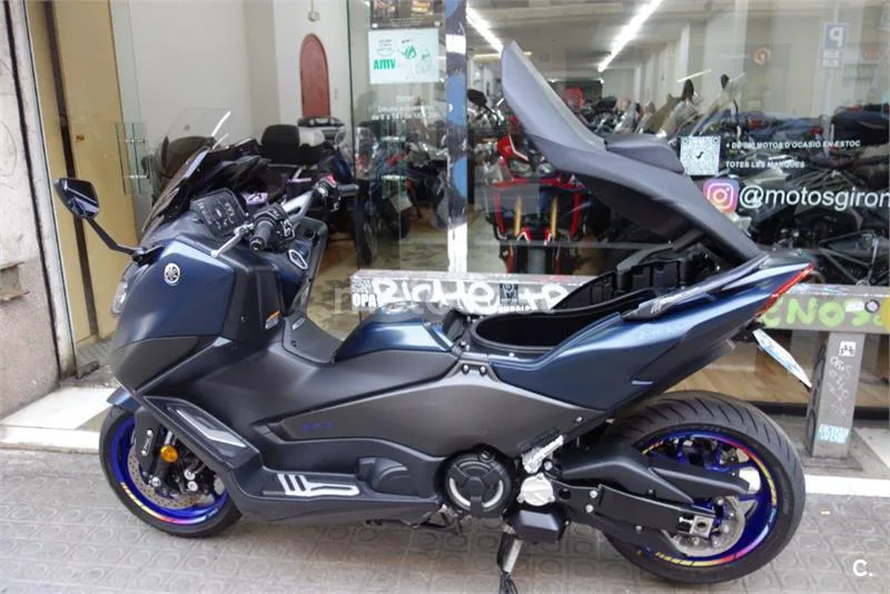 Yamaha TMAX – Vista 18