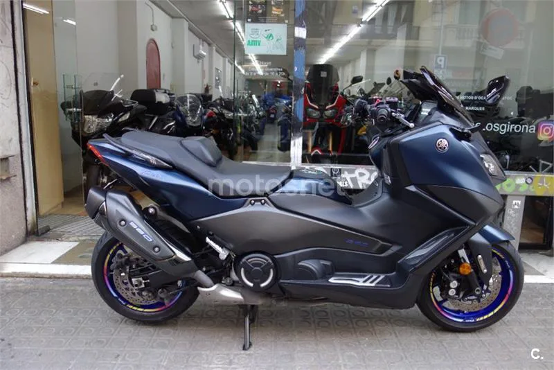 Yamaha TMAX – Vista 19