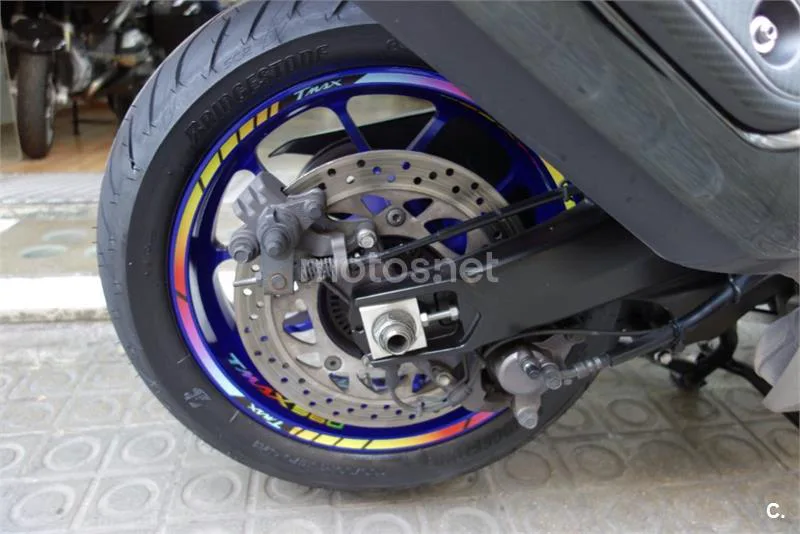 Yamaha TMAX – Vista 20
