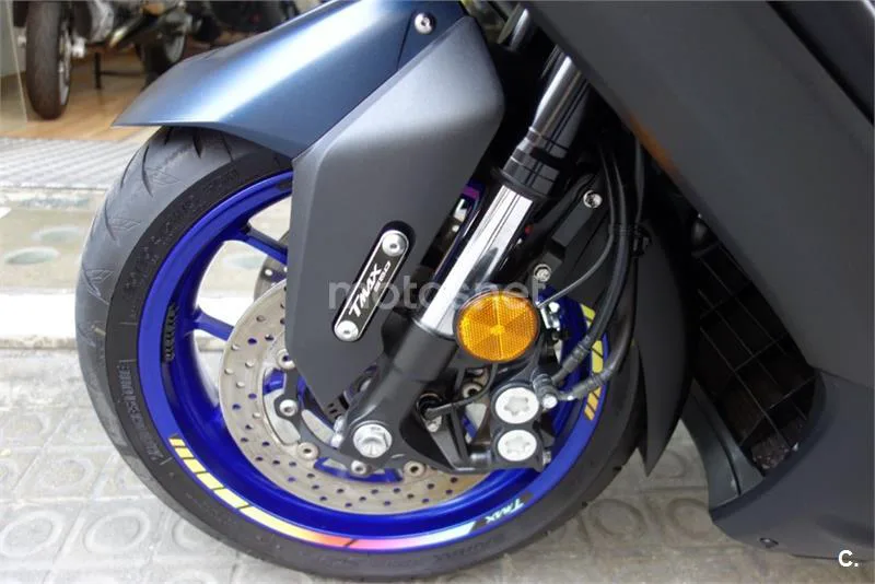 Yamaha TMAX – Vista 5