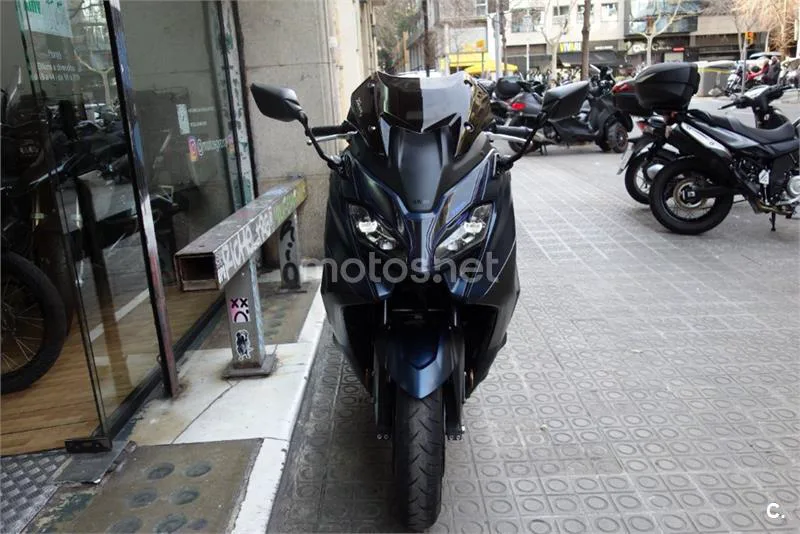 Yamaha TMAX – Vista 6