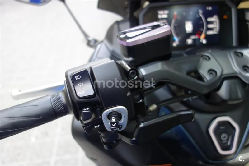Yamaha TMAX – Vista 10