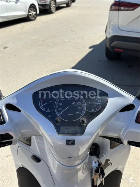 Honda SH300i – Vista 2