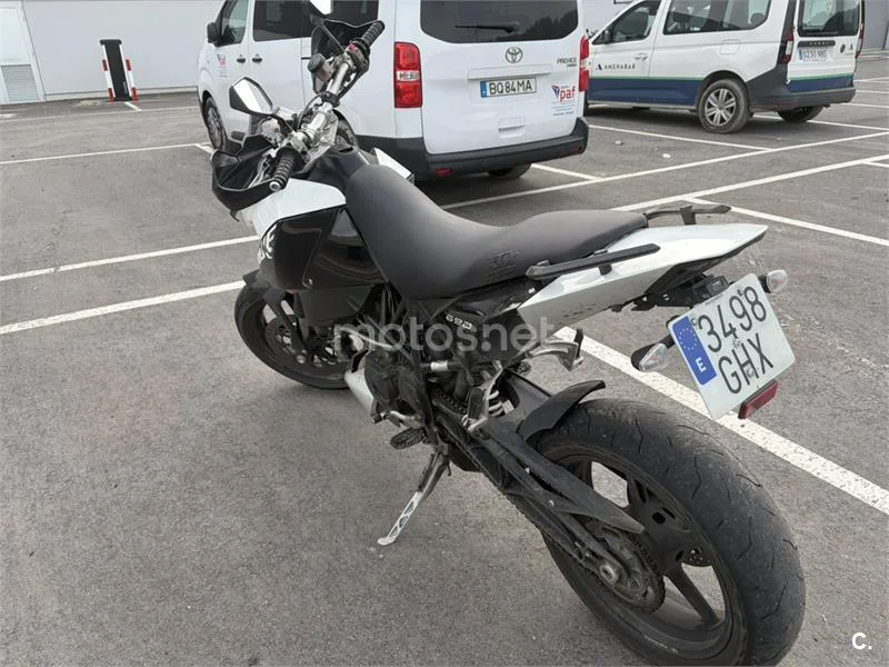 KTM 690 Duke – Vista 4