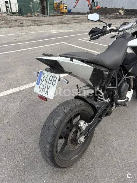 KTM 690 Duke – Vista 5