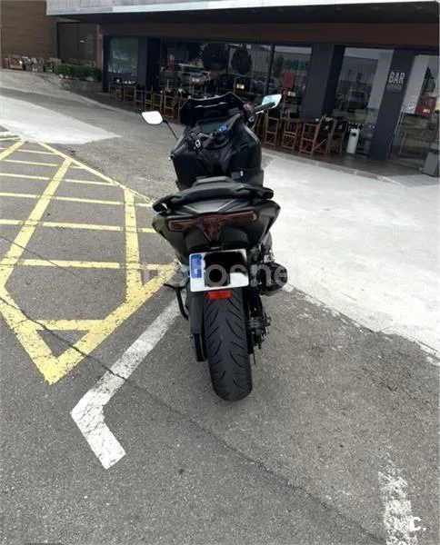 Yamaha TMAX – Vista 4