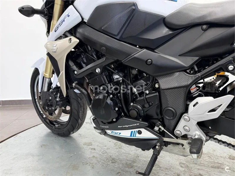 Suzuki GSR 750 – Vista 11