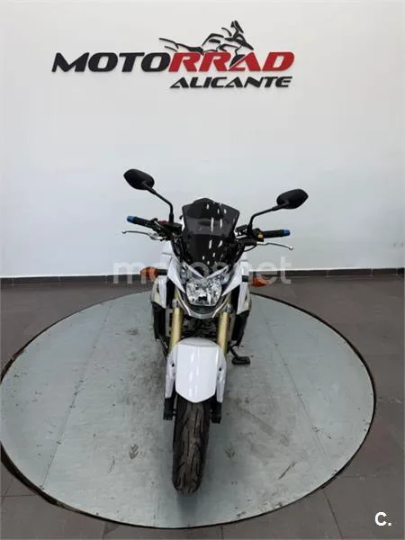 Suzuki GSR 750 – Vista 16