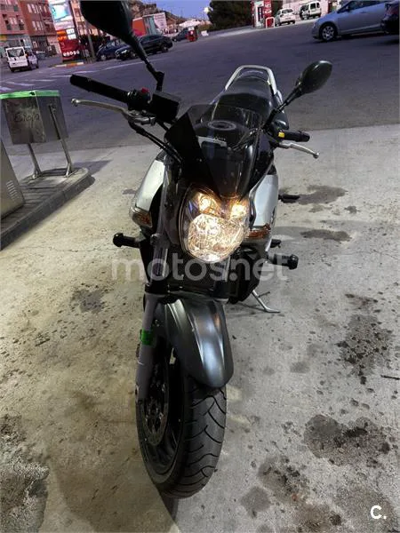 Suzuki GSR 600 – Vista 5