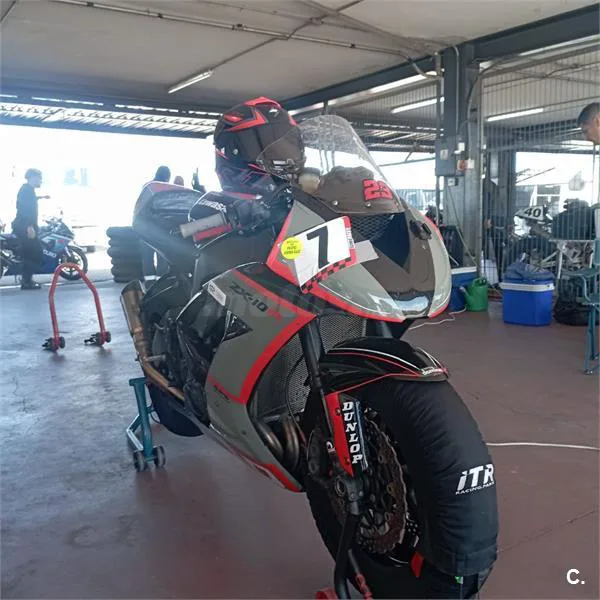Kawasaki ZX-10R – Vista 2