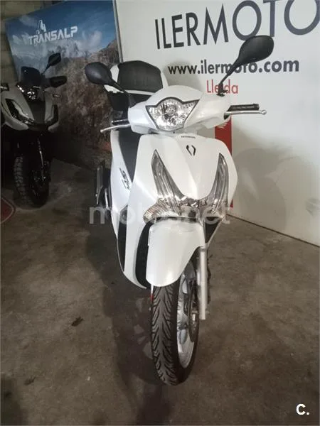 Honda SH 125i – Vista 3